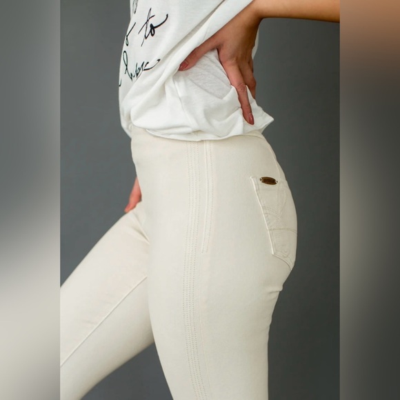 Brytny High Waisted Denim Ecru Jeans NWT - Picture 4 of 14